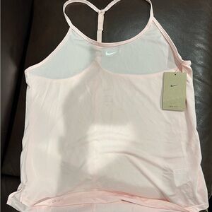 NWT NIKE ladies tank! It’s a size large! Quick shipping!